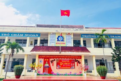 RỘN RÀNG CHUẨN BỊ ĐÓN XUÂN BÍNH NGỌ 2026 TẠI TRƯỜNG THCS HÙNG VƯƠN