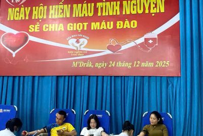 TRƯỜNG THCS HÙNG VƯƠNG: LAN TỎA YÊU THƯƠNG TRONG  NGÀY HỘI HIẾN MÁU TÌNH NGUYỆN THÁNG 12/2025